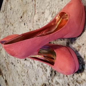 Shi pink suede heels